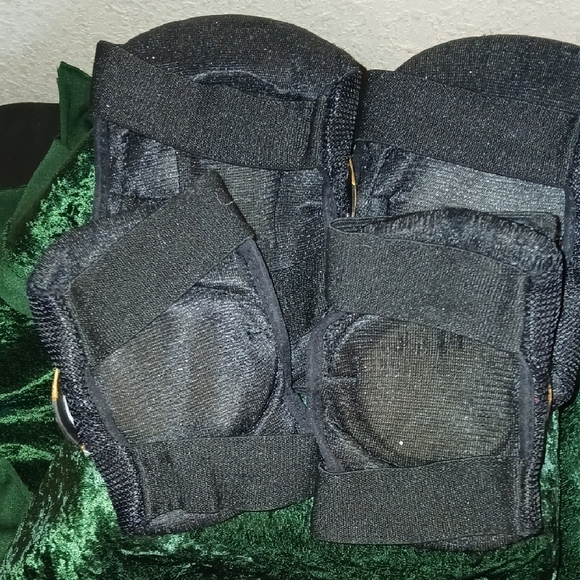 Gold and Black Protective Knee And Elbow Pads - Picture 2 of 2